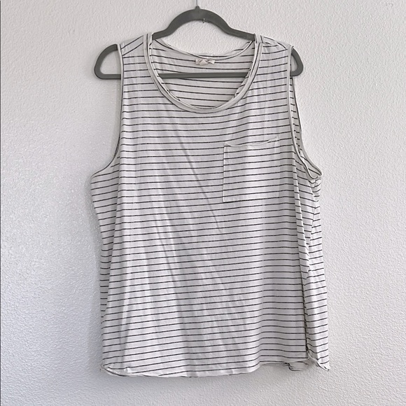 White and gray striped tank, size 2X - Picture 1 of 3